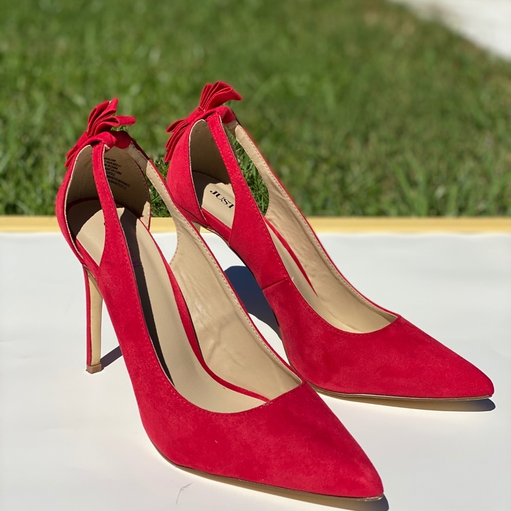 Red pointed toe pump